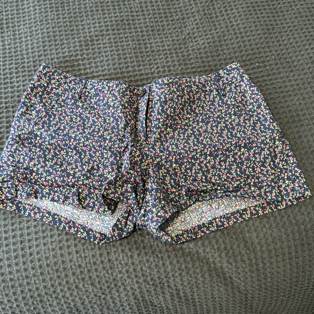 MNG basics flowered shorts